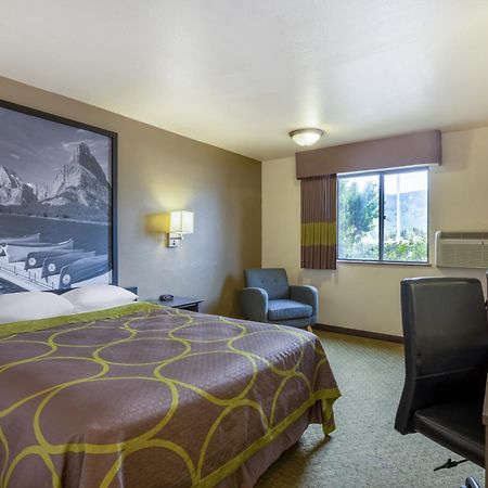 Super 8 By Wyndham Butte Mt Motel Buitenkant foto