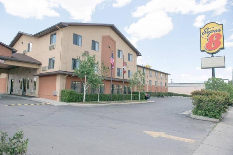 Super 8 By Wyndham Butte Mt Motel Buitenkant foto