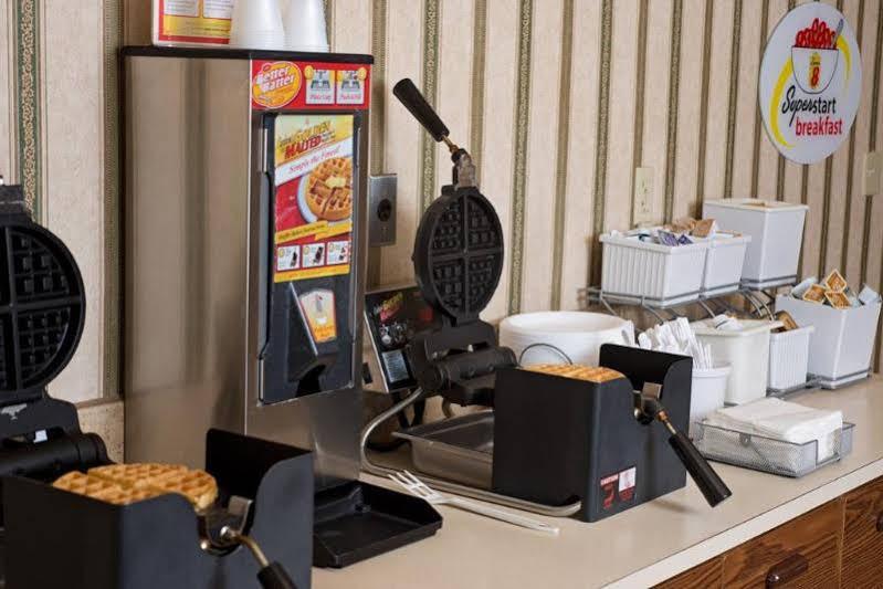 Super 8 By Wyndham Butte Mt Motel Buitenkant foto