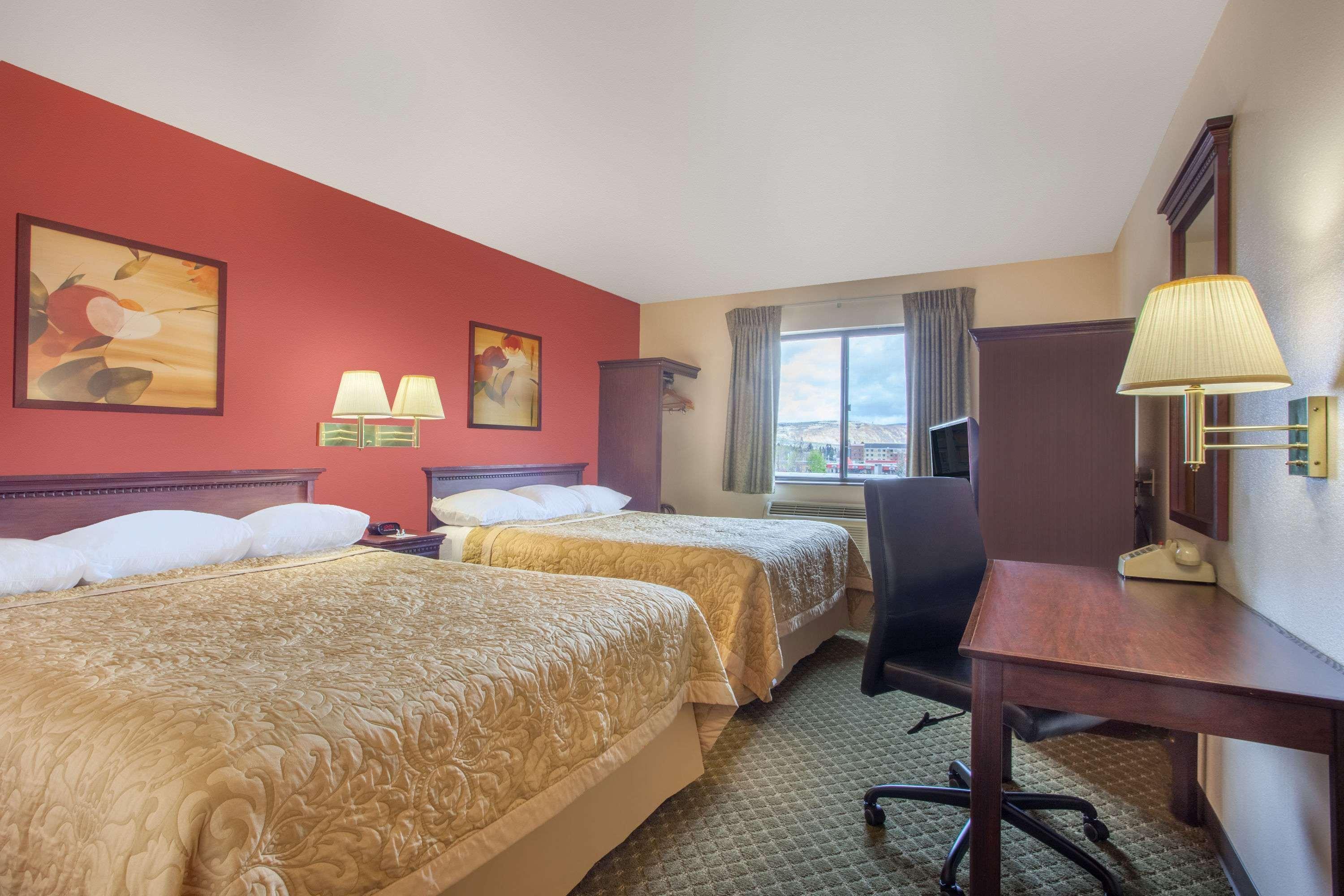 Super 8 By Wyndham Butte Mt Motel Buitenkant foto