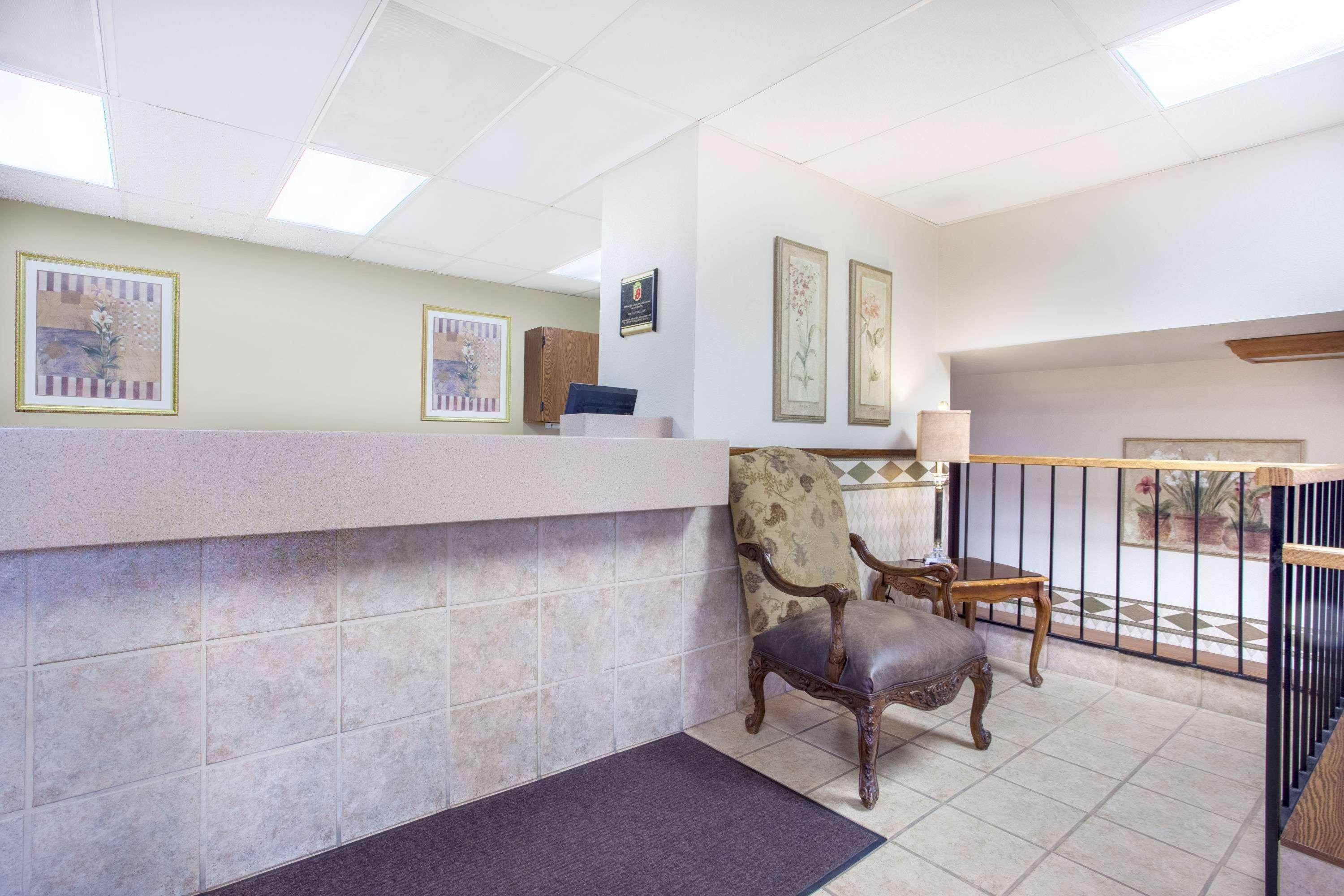 Super 8 By Wyndham Butte Mt Motel Buitenkant foto